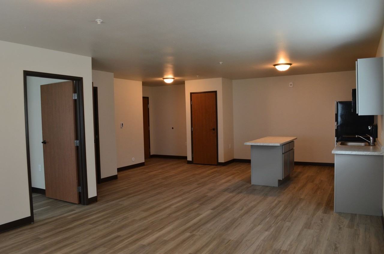 Park West apartments - Photo 3 of 9