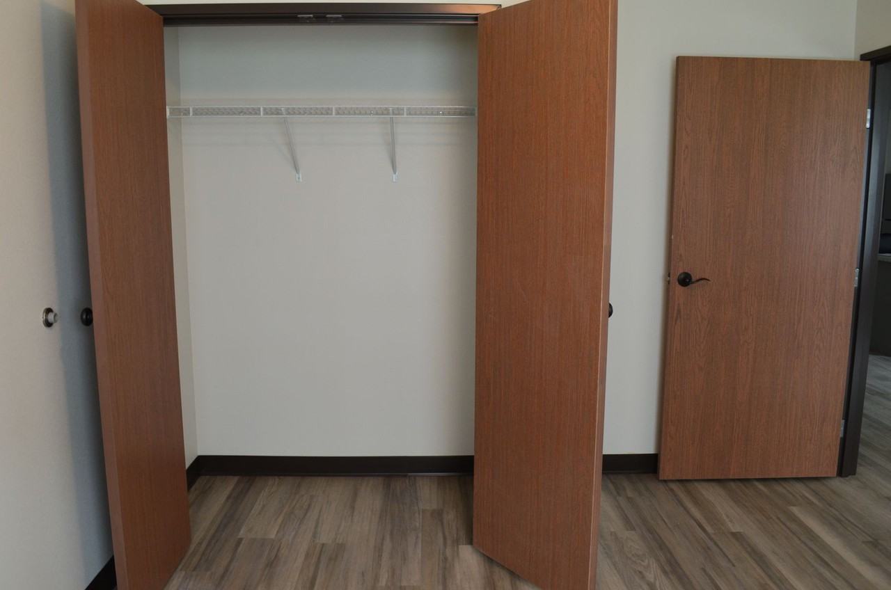 Park West apartments - Photo 6 of 9