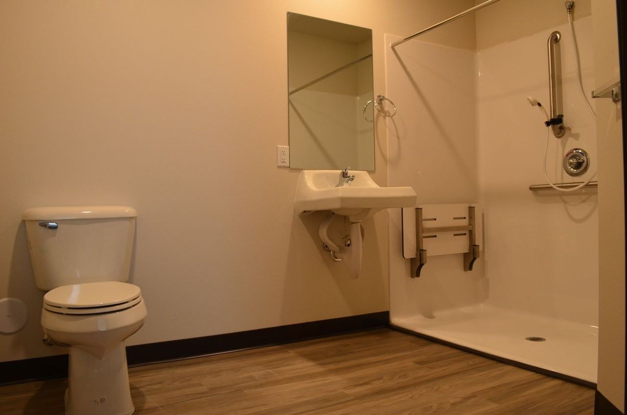 Park West apartments - Photo 7 of 9