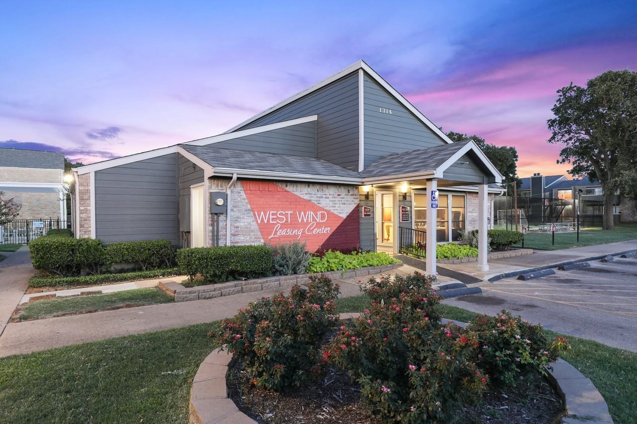 West Wind, Newly Renovated Apartment Homes - Photo 4 of 29