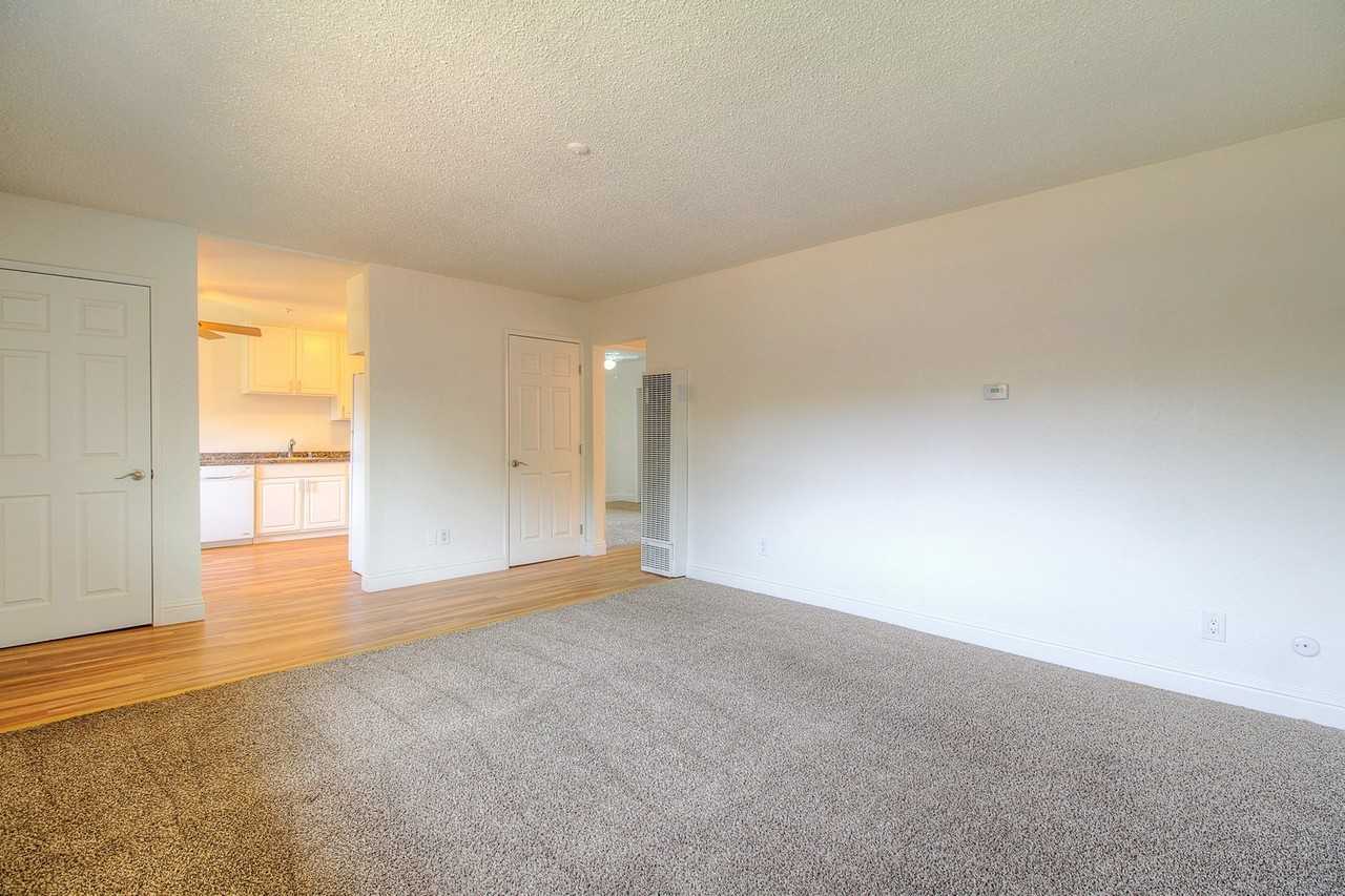 Brush Creek Apartments - Photo 7 of 12