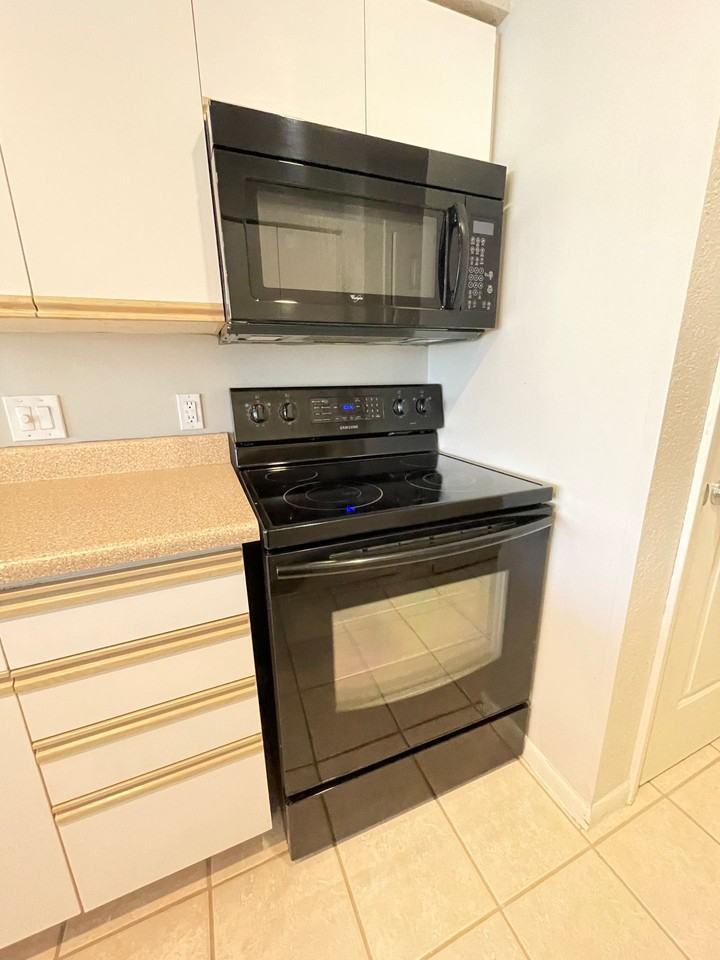 160 W Rockford Dr - Photo 3 of 41