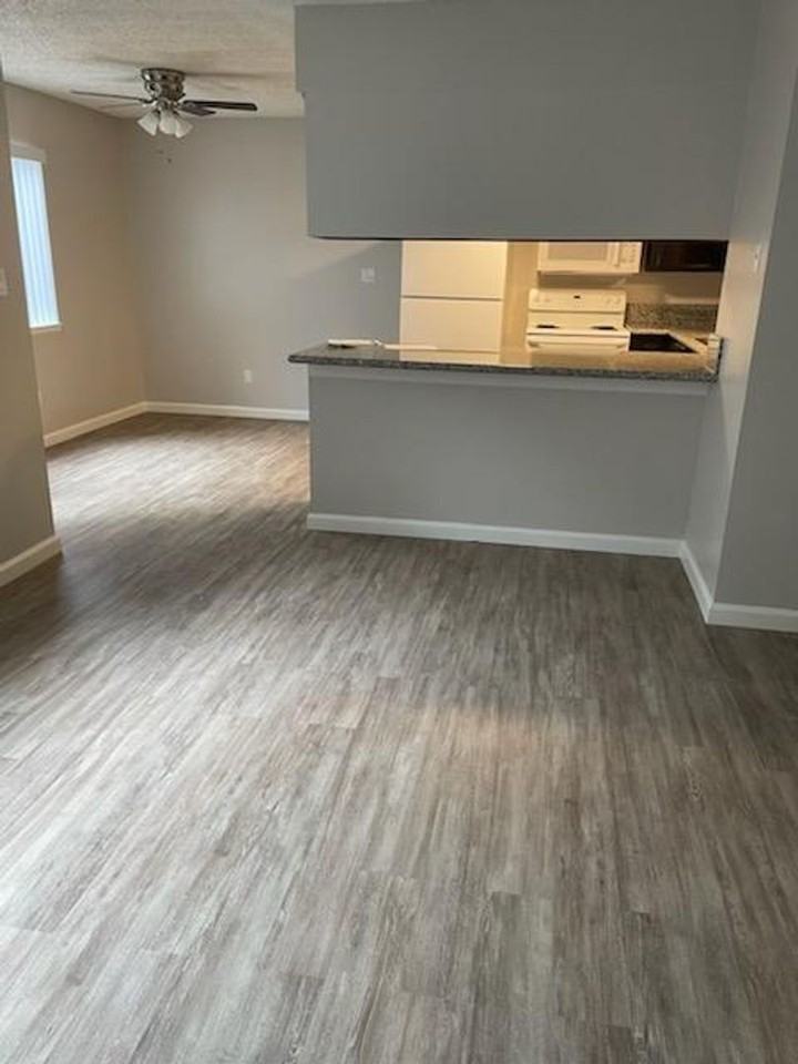 Highland Oaks Apartments - Photo 2 of 12