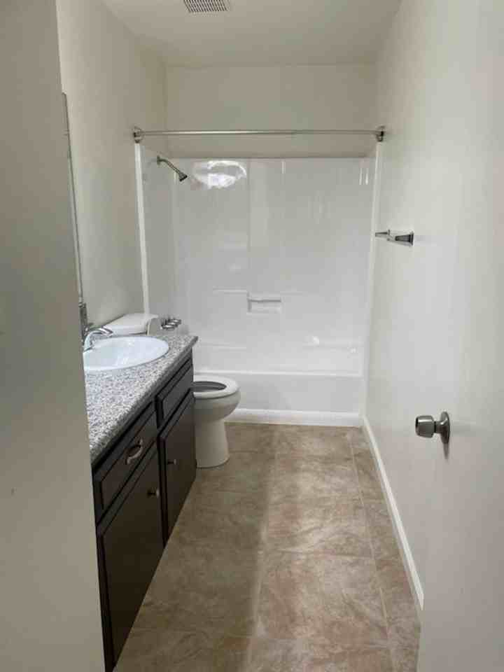 Highland Oaks Apartments - Photo 6 of 12