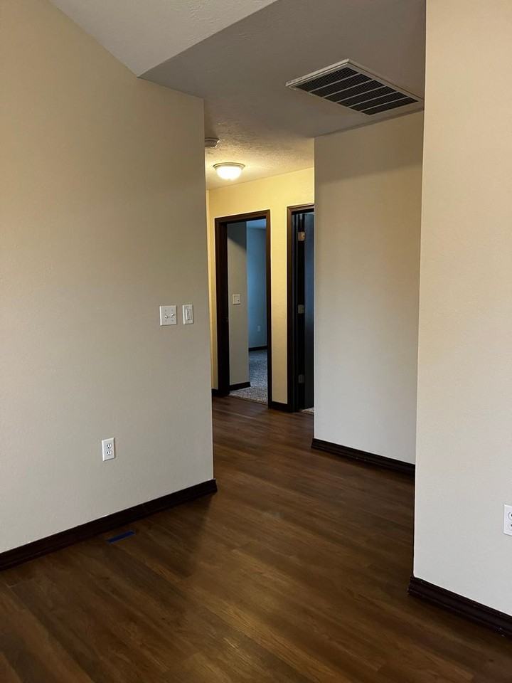 Prairie View - Photo 4 of 9
