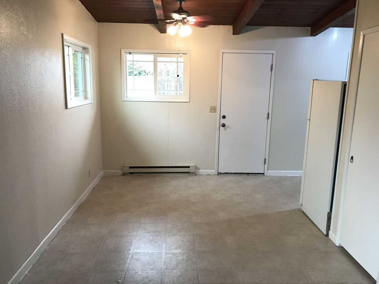 052-Country Squire Apartments - Photo 5 of 13