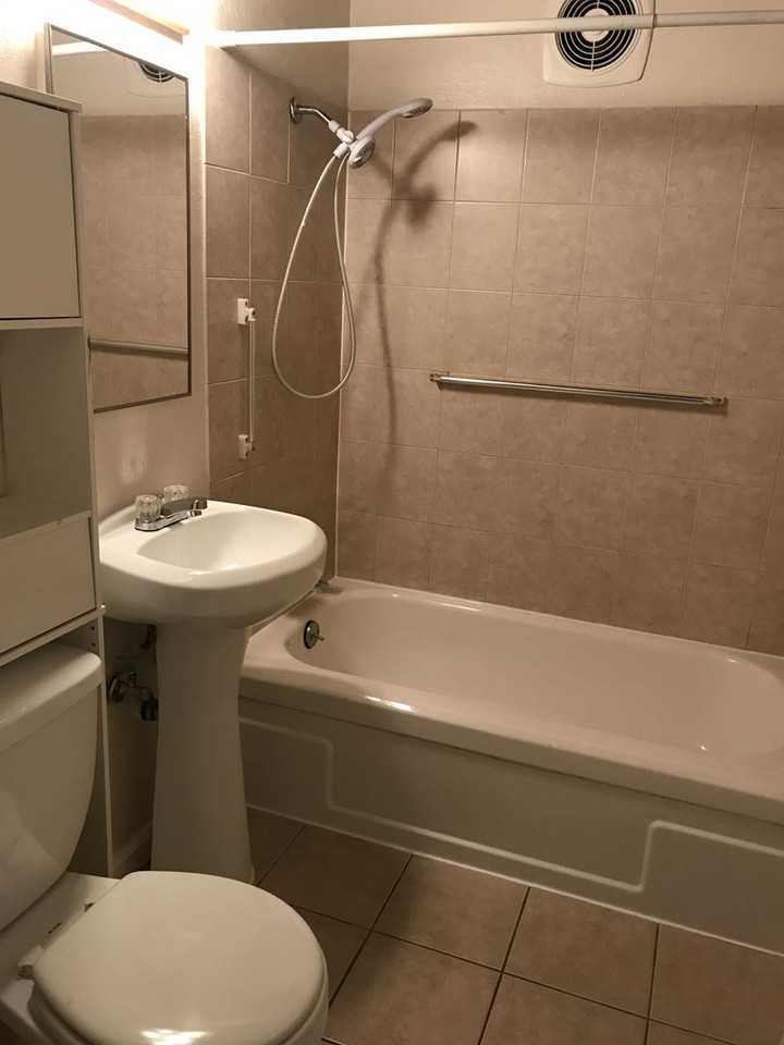 052-Country Squire Apartments - Photo 7 of 13