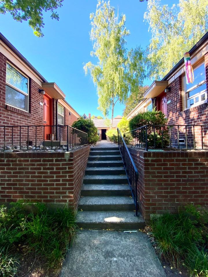 2051 Nw Irving St - Photo 3 of 14