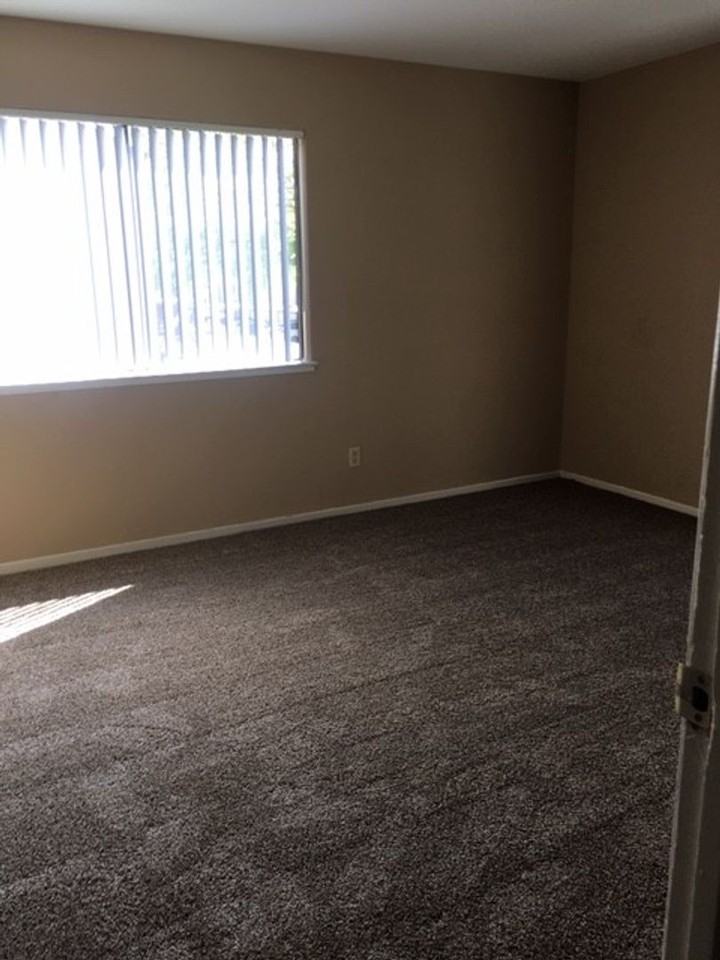 802 W. Weber Ave. - Photo 3 of 5