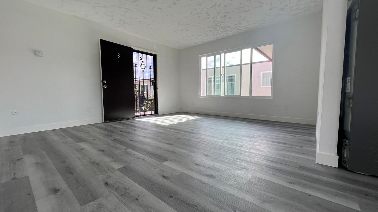 4055 48th Street - Photo 2 of 11