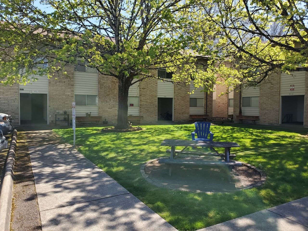 Cordova Apts - Photo 2 of 14