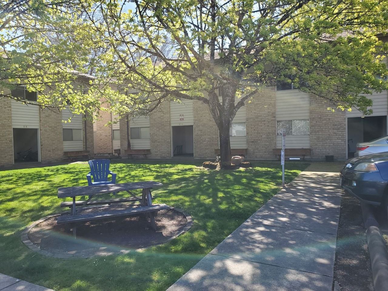 Cordova Apts - Photo 4 of 14