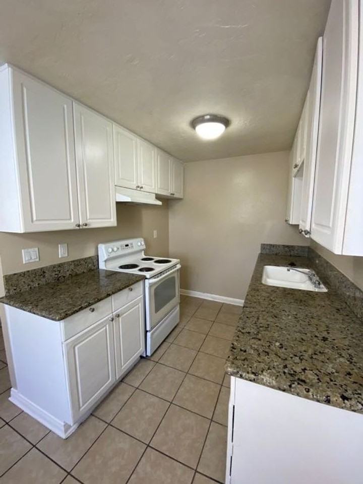 5505 Ackerfield Ave. Long Beach, CA 90805 - Photo 6 of 31