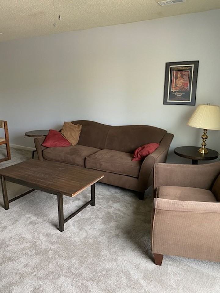 1372 Hunters Rd Apt I - Photo 7 of 32
