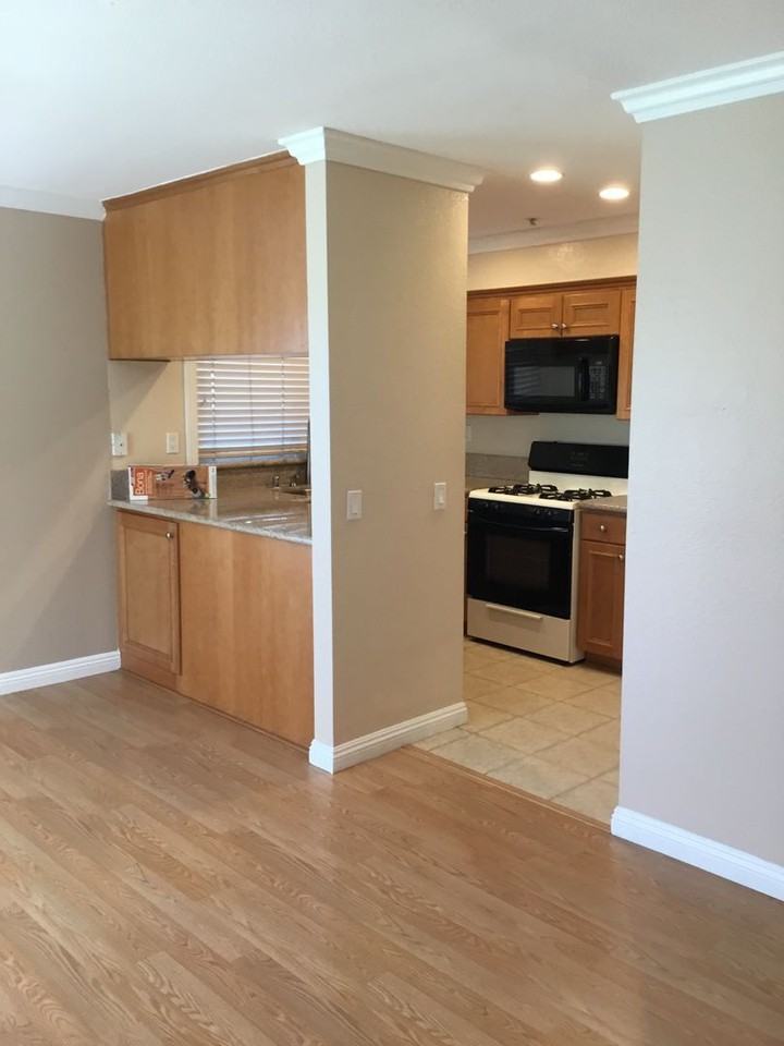 Vista Del Plaza - 40 - Photo 2 of 9