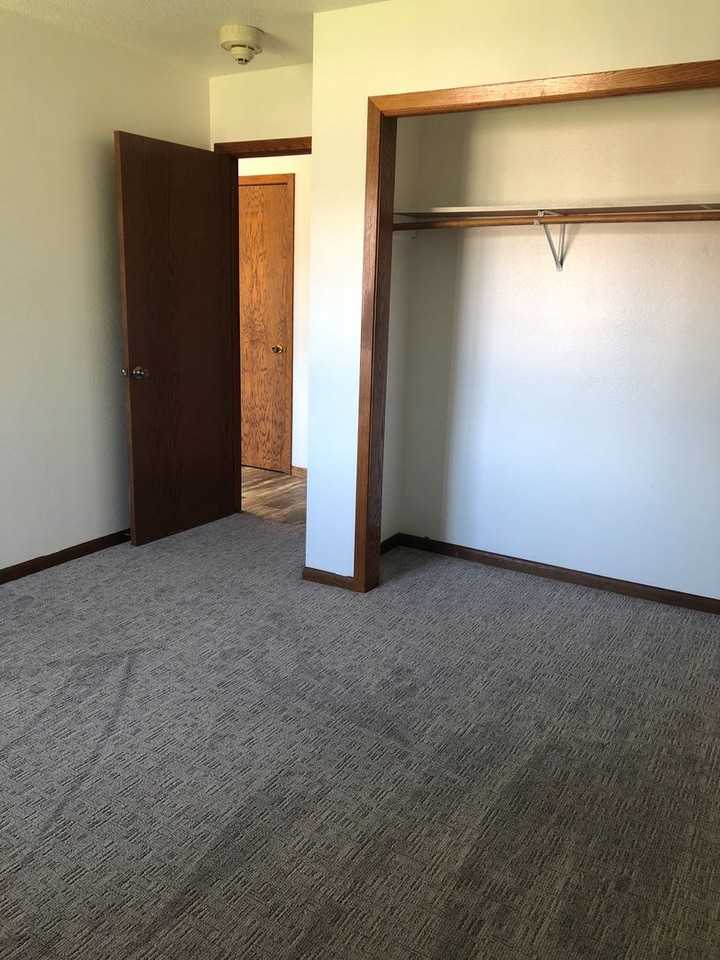 105 Sunnyslope Rd - Photo 3 of 8