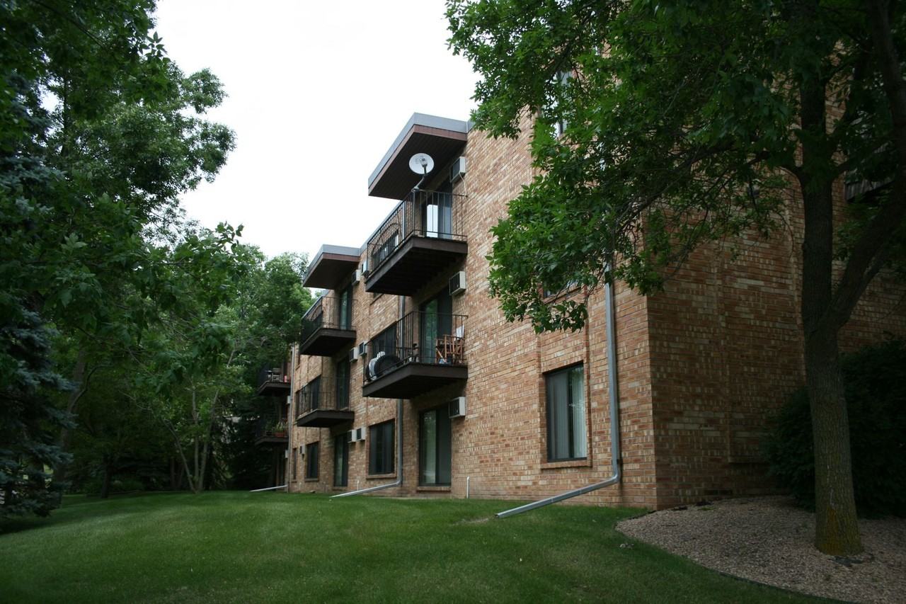 Mayfield Place Apts - 12800 - Photo 2 of 10