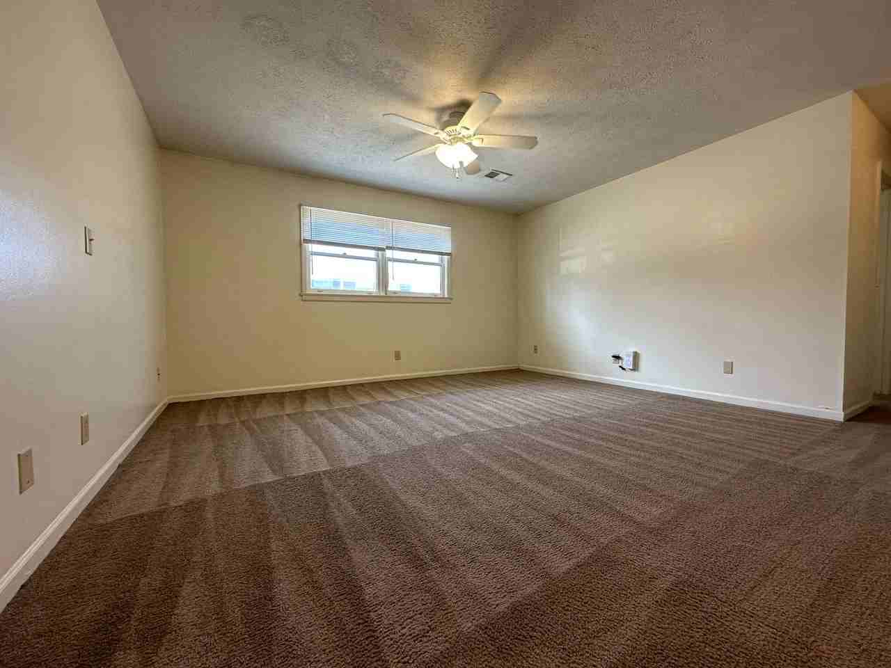 108 College Park Ct - Photo 2 of 13