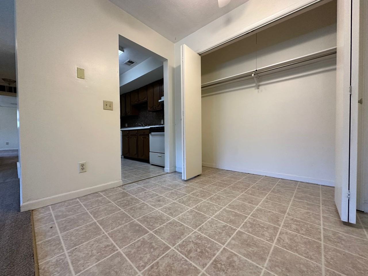 108 College Park Ct - Photo 4 of 13