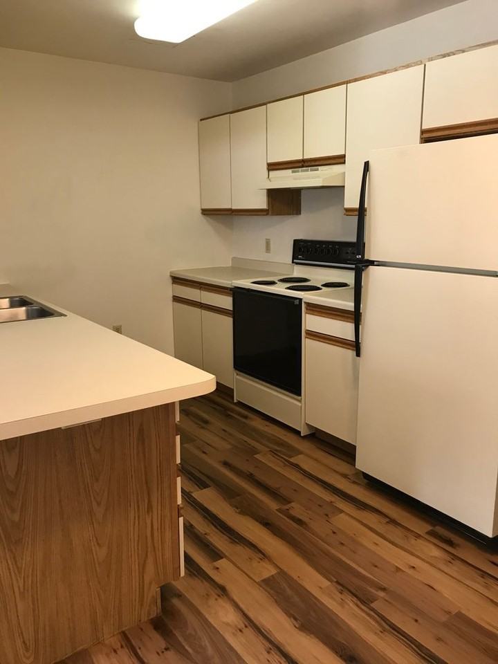 1051 Imperial - Photo 3 of 11