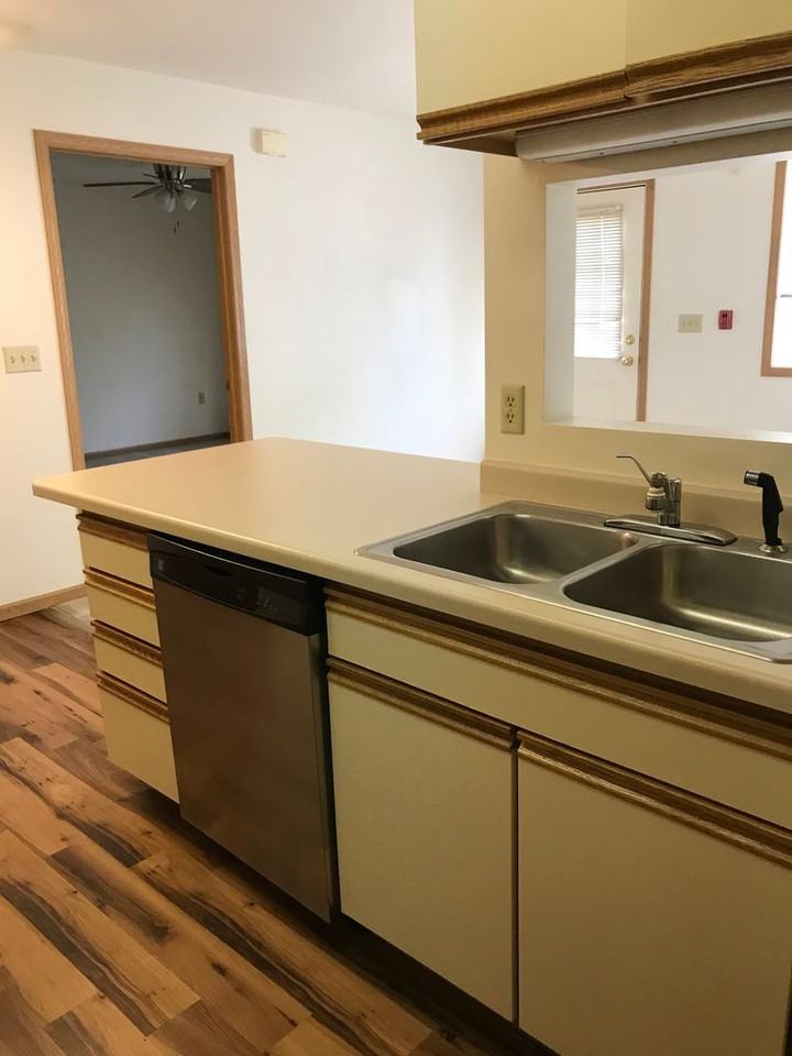 1051 Imperial - Photo 4 of 11