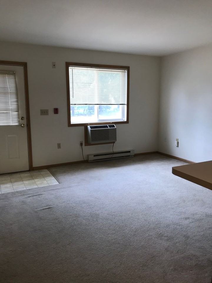 1051 Imperial - Photo 6 of 11