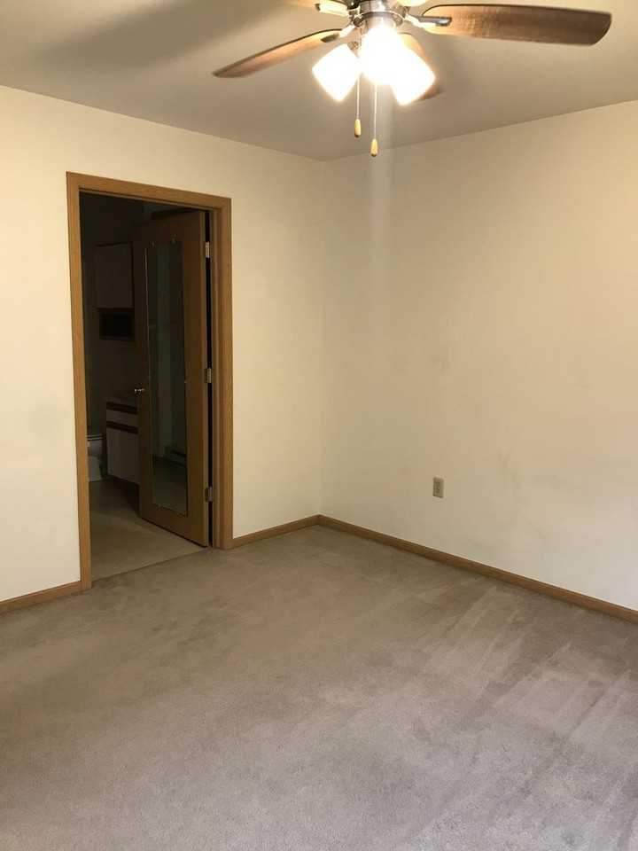 1051 Imperial - Photo 7 of 11