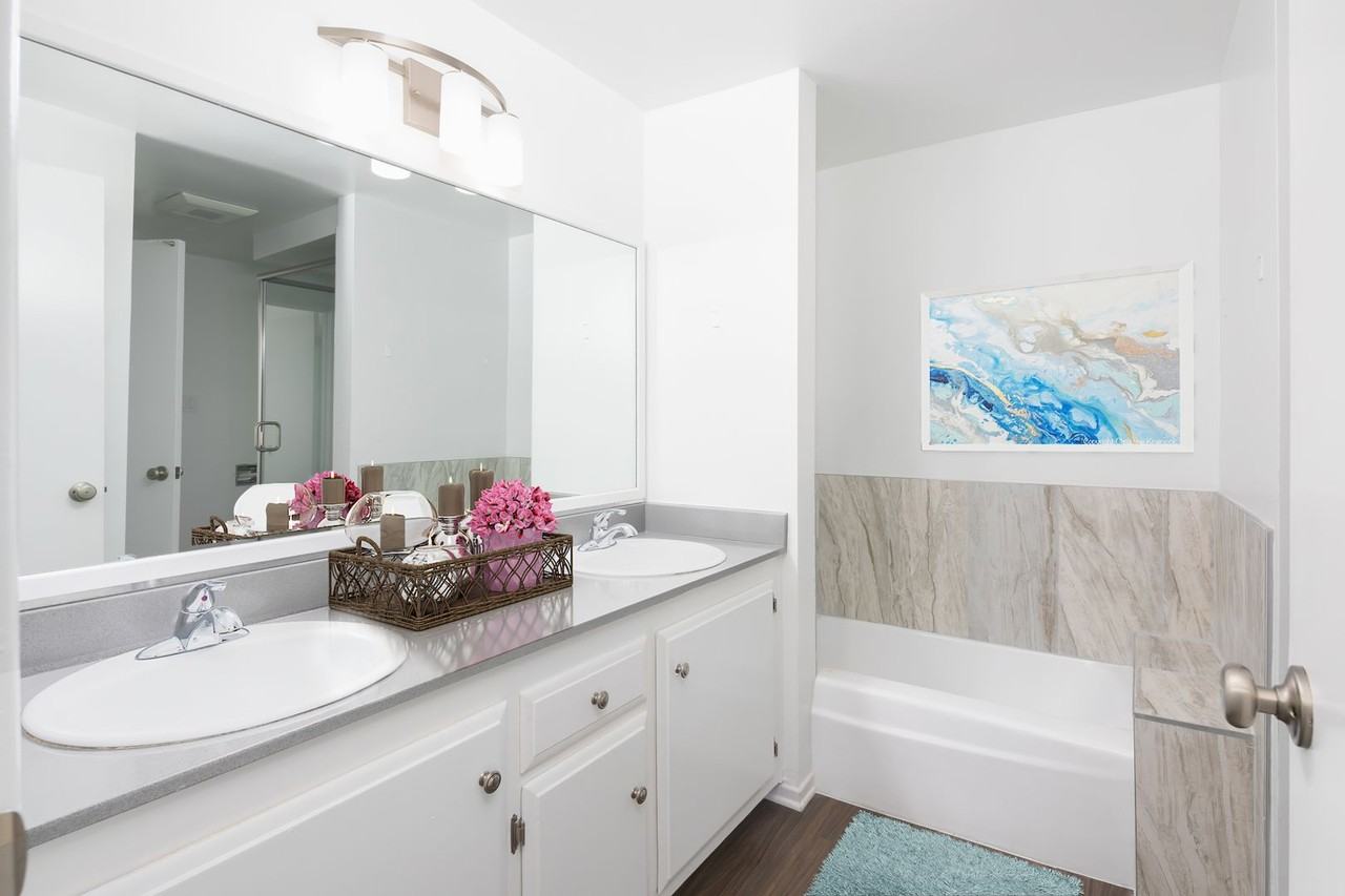 Palos Verdes Terrace - Photo 4 of 8