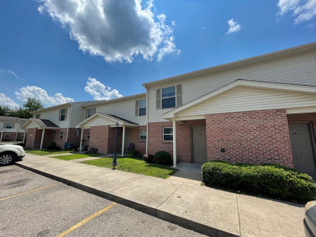 404 Pebble Dr - Photo 2 of 3