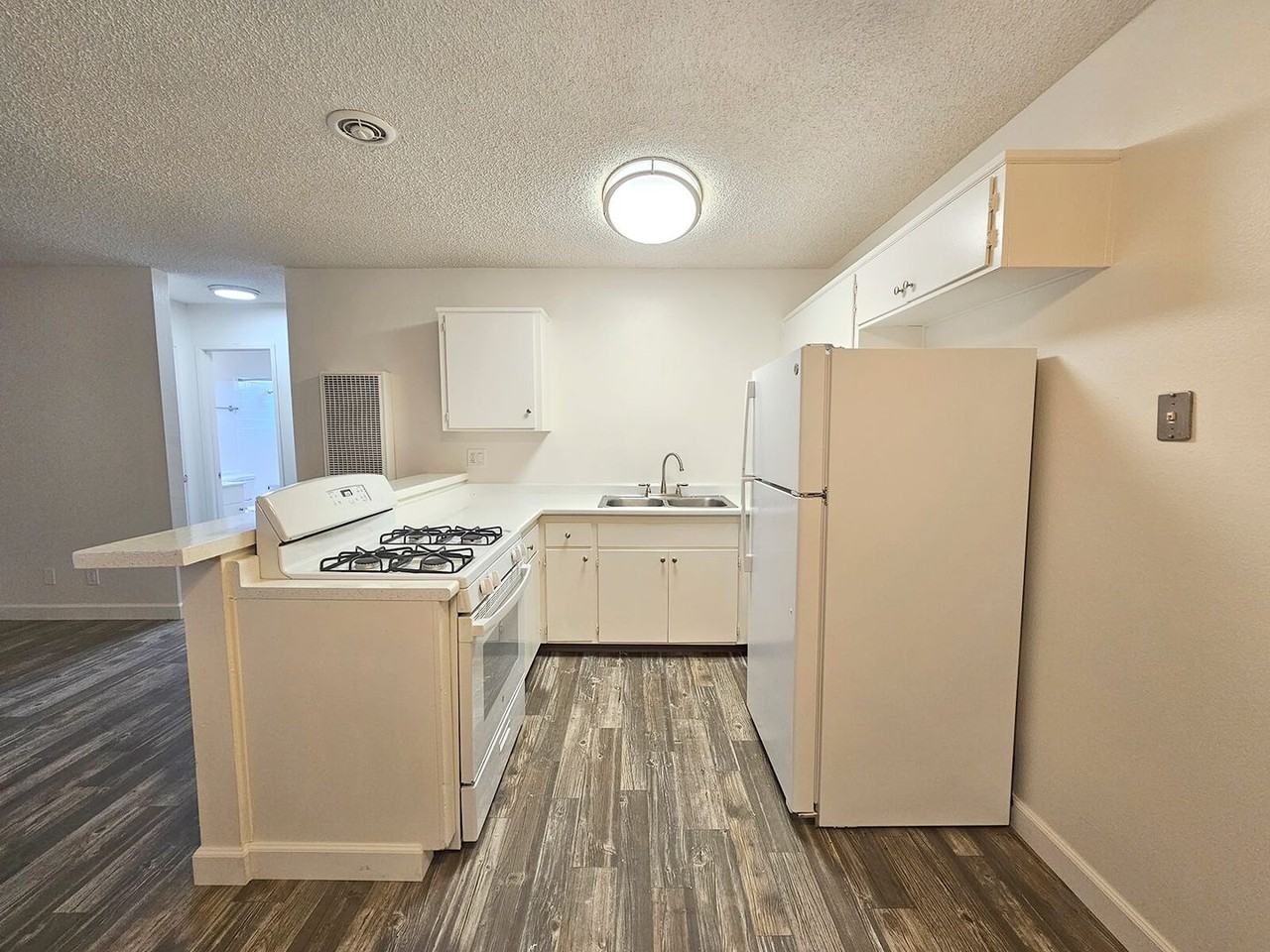 Parks Ave. Apartments - Photo 4 of 22