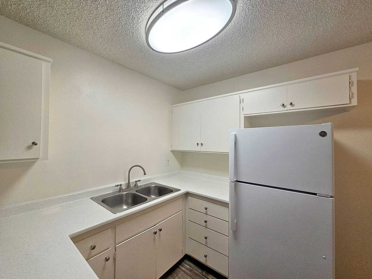 Parks Ave. Apartments - Photo 5 of 22