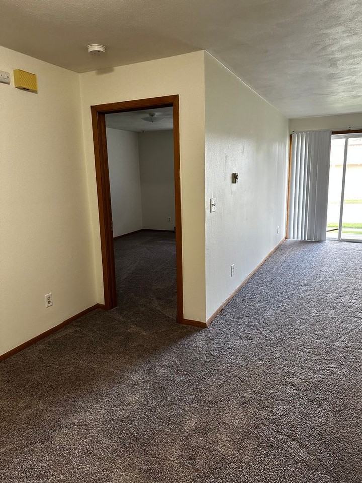 2025 W. Wall St. - Photo 5 of 16