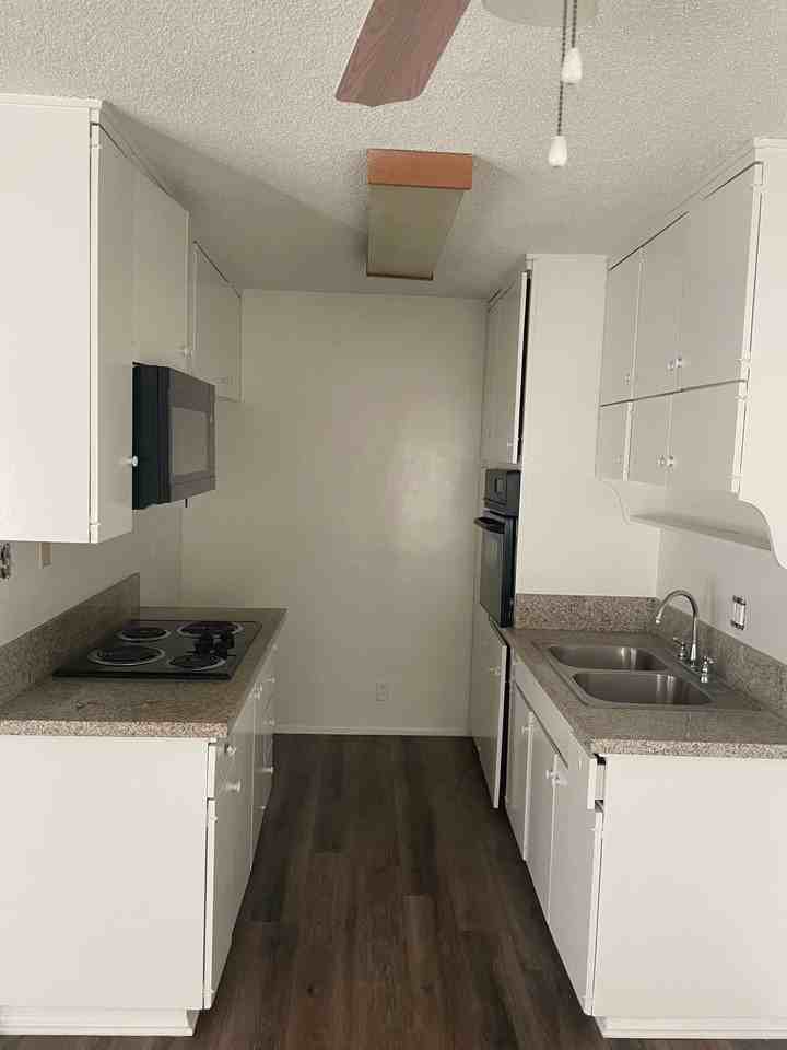 052 - Peacock West - Photo 2 of 7