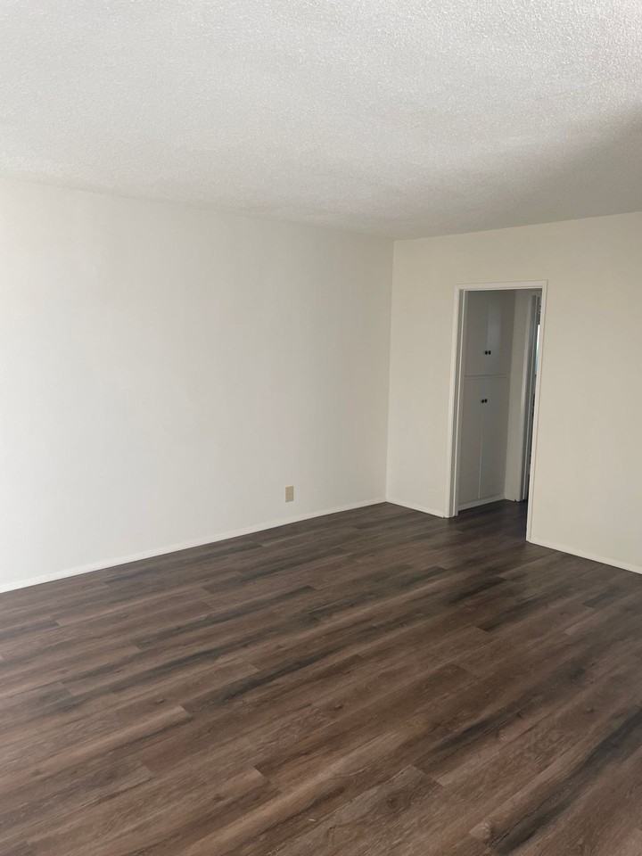 052 - Peacock West - Photo 4 of 7