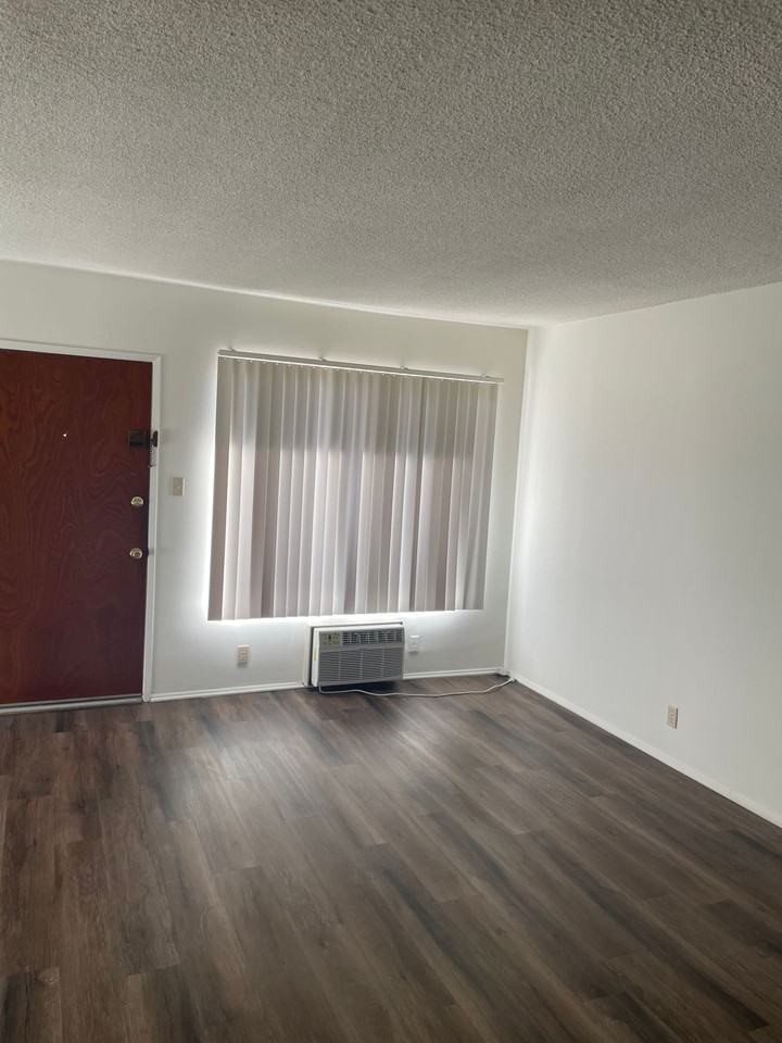 052 - Peacock West - Photo 5 of 7