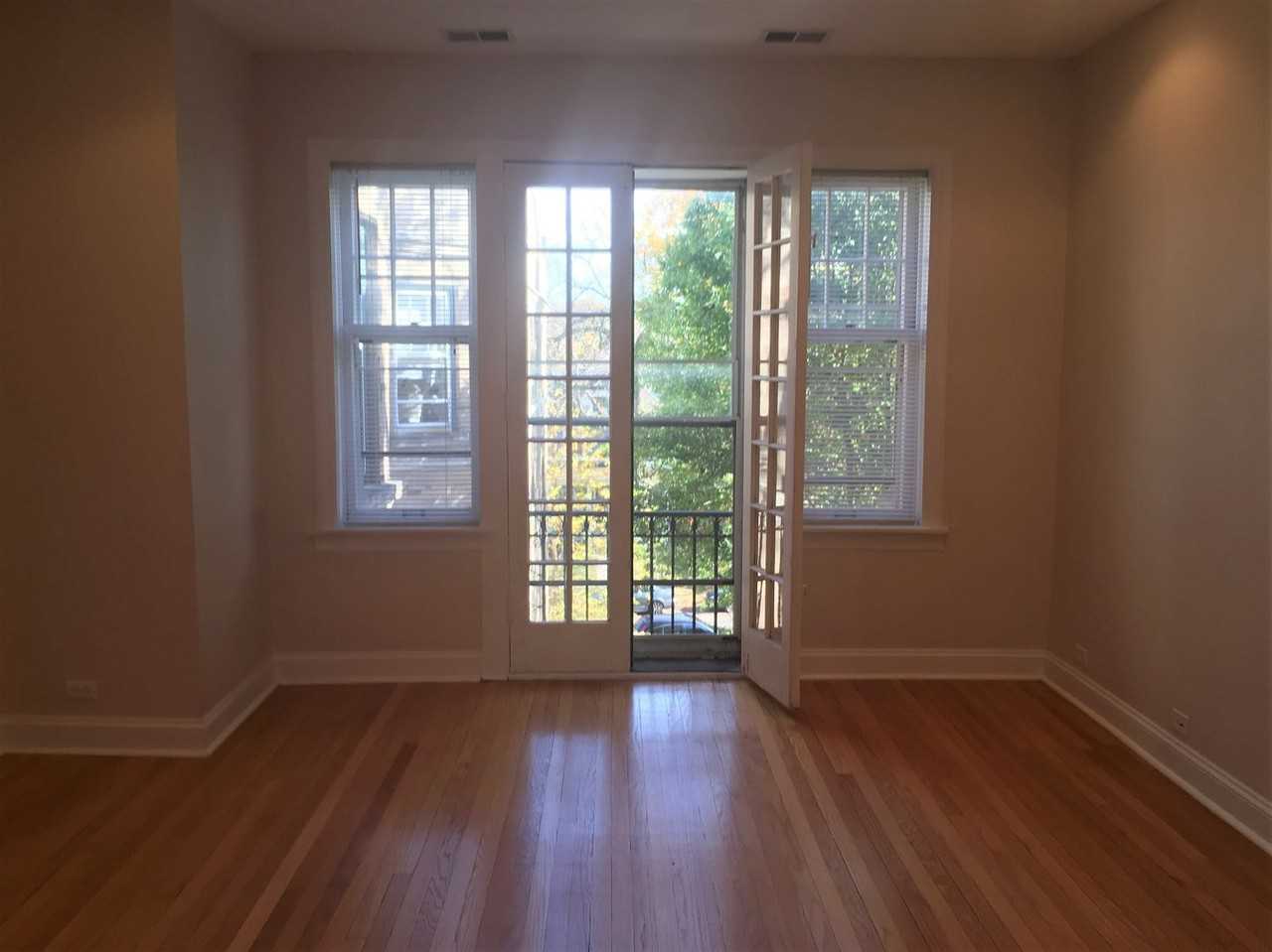 324 - *1238-40 Oak Building* - Photo 5 of 8