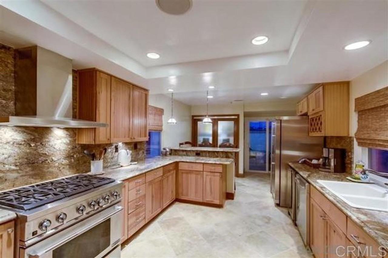 Condo on the Water - Photo 5 of 11