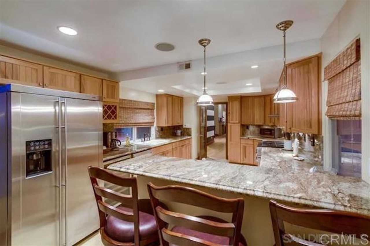 Condo on the Water - Photo 6 of 11