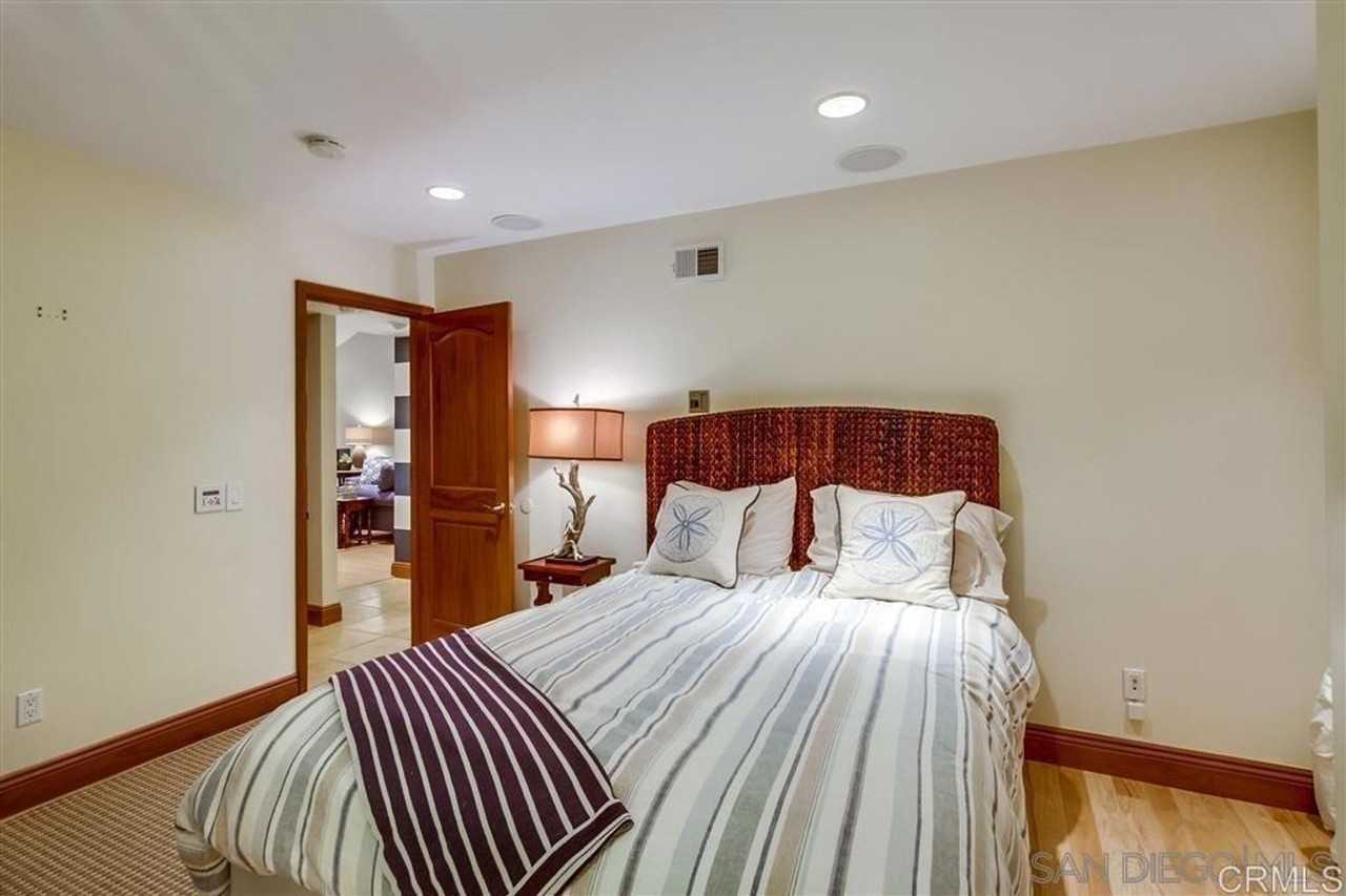 Condo on the Water - Photo 7 of 11