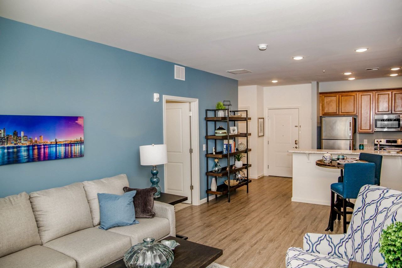 JACKIE'S CROSSING - Photo 2 of 31