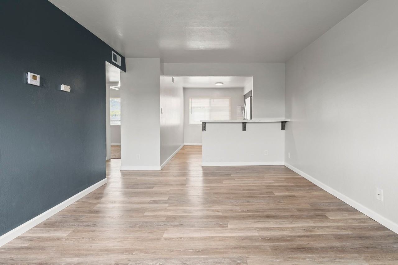 405 Grand Canyon Blvd - Photo 5 of 12