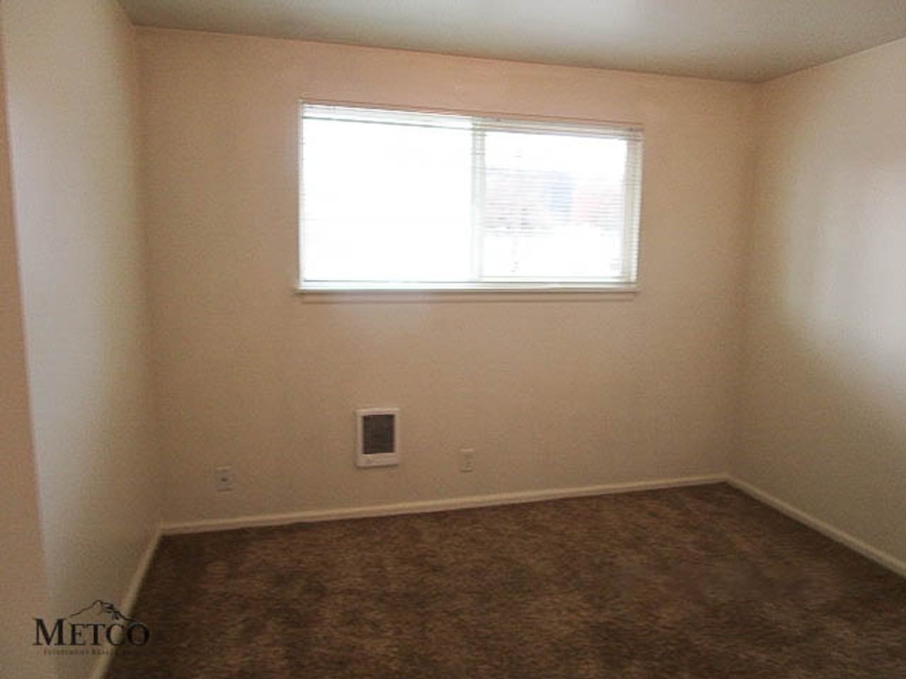 13501 - Joyce Apts - Valley Property Consultants, LLC - Photo 7 of 10