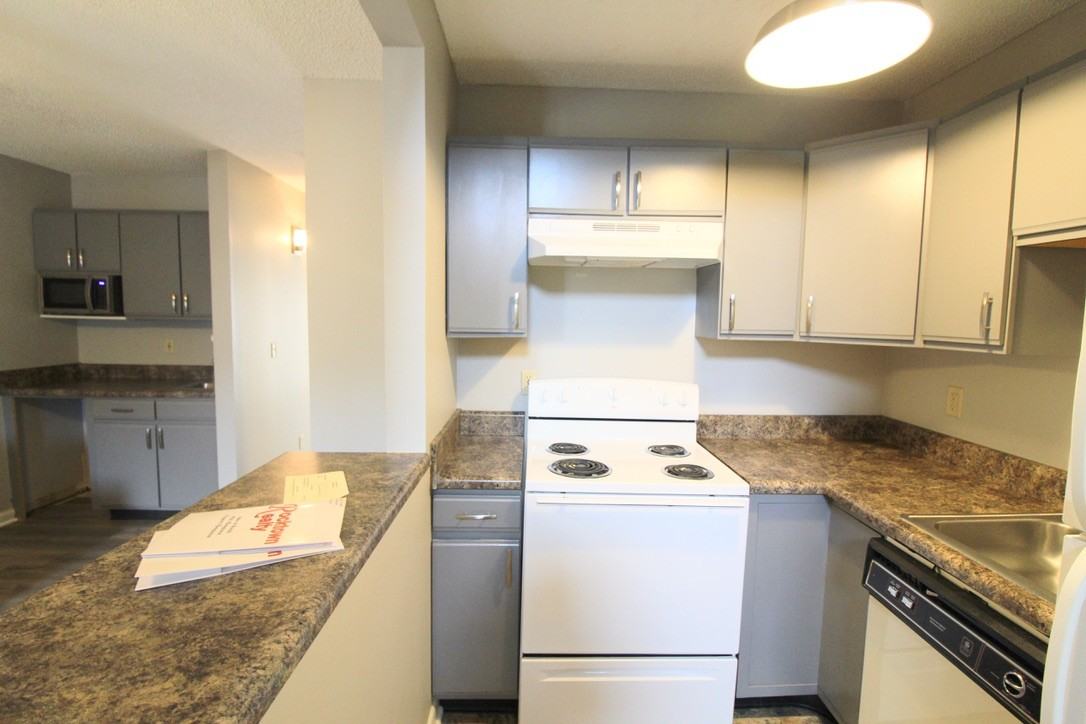 1302 Bradley Dr - Photo 5 of 50