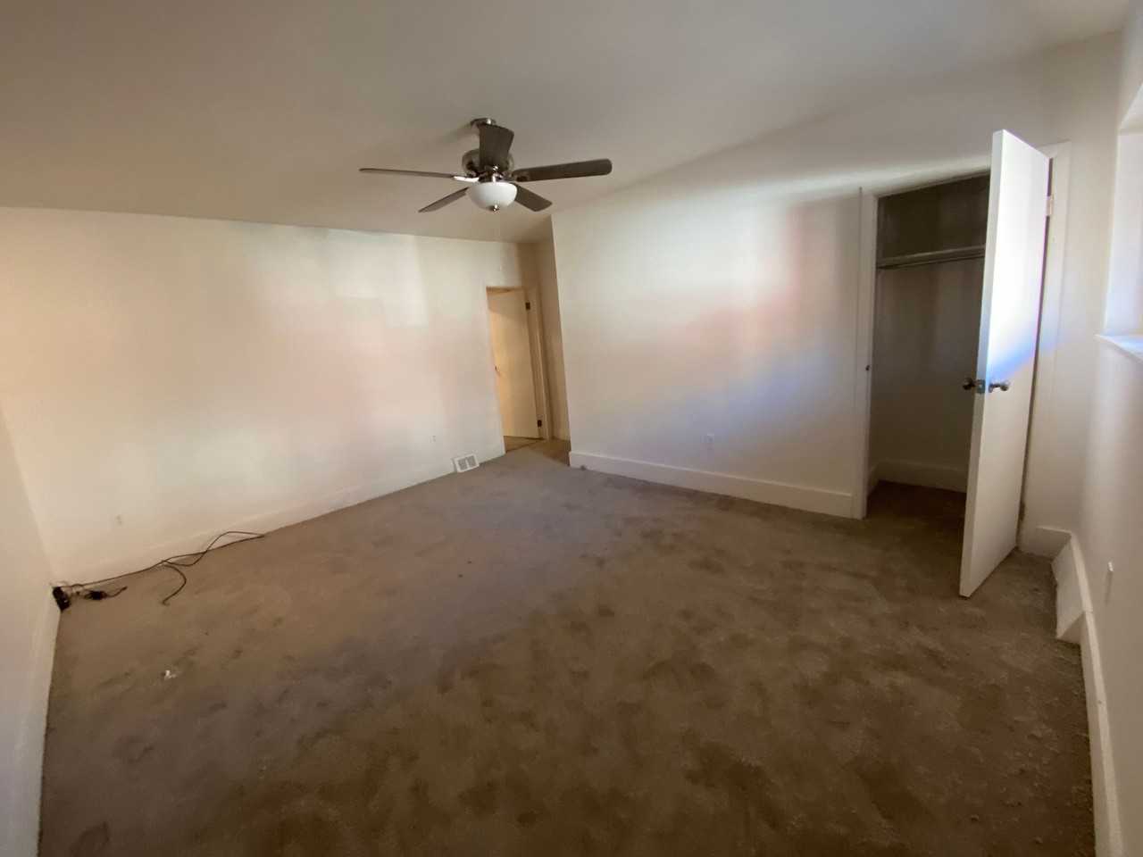 2224 Sarah St - Photo 3 of 18