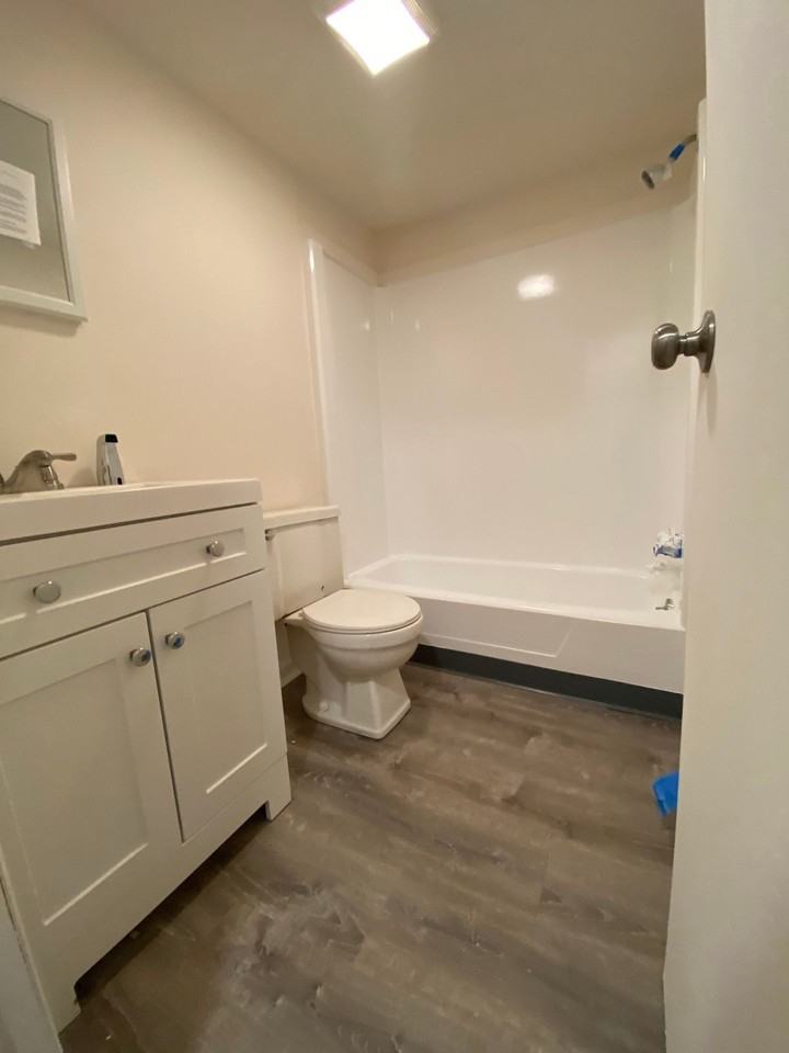 2224 Sarah St - Photo 5 of 18
