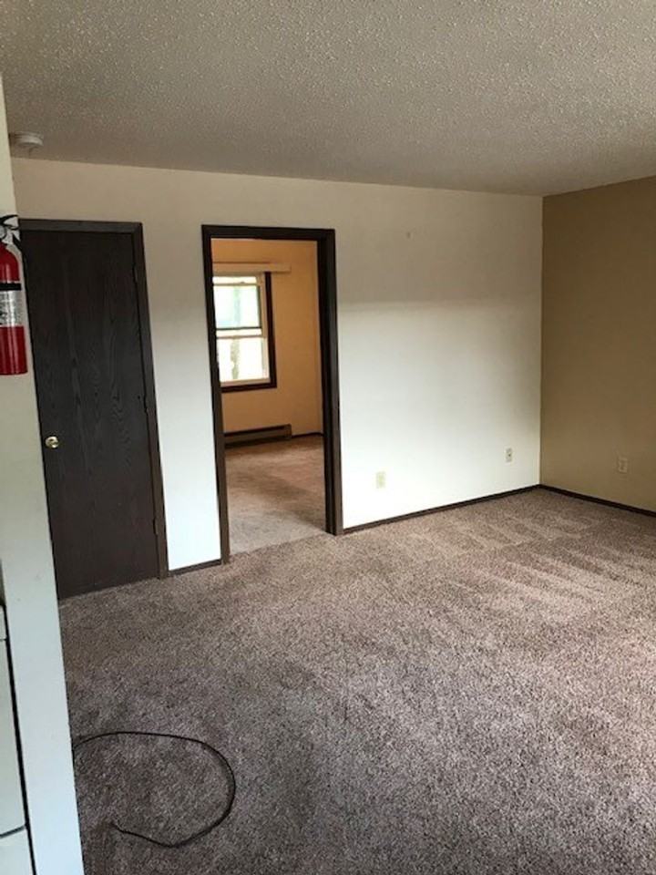 3215 Seymour Rd - Photo 4 of 9