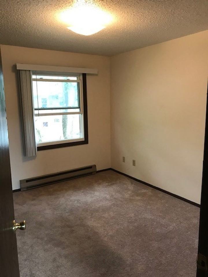 3215 Seymour Rd - Photo 5 of 9