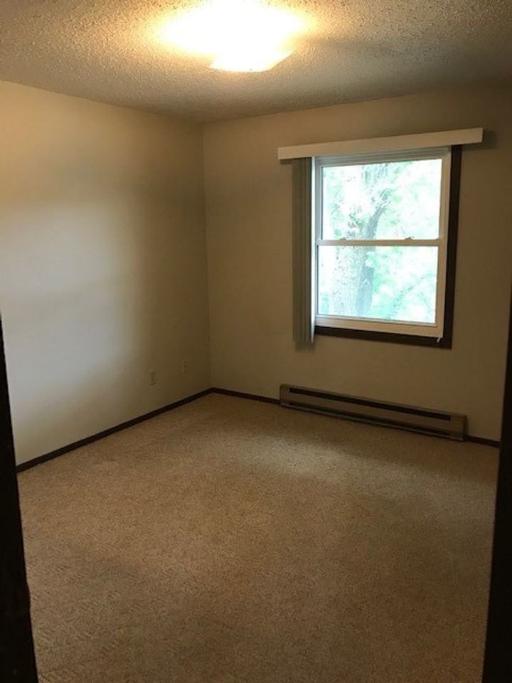 3215 Seymour Rd - Photo 7 of 9