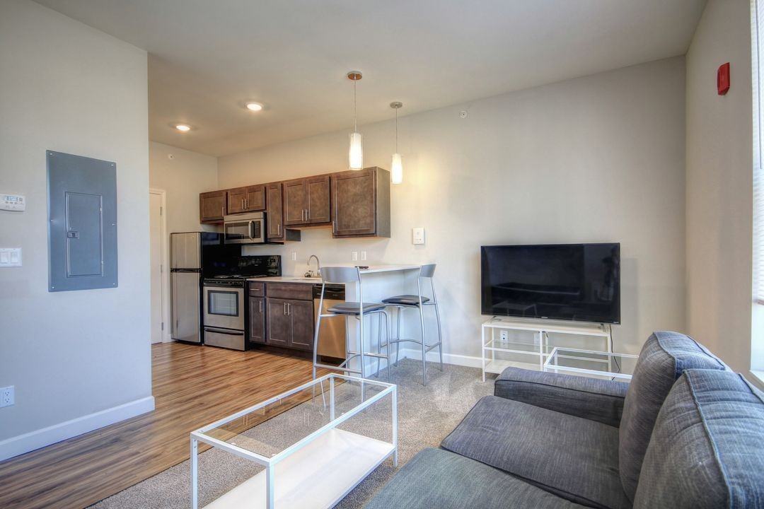 2401 - Photo 4 of 50