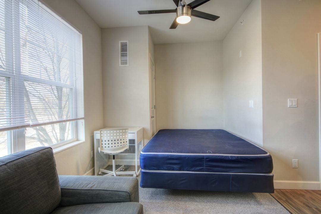 2401 - Photo 5 of 50